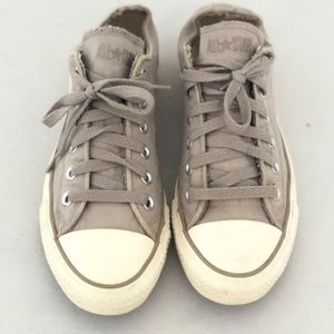 Women’s Converse Chuck Taylor All Stars